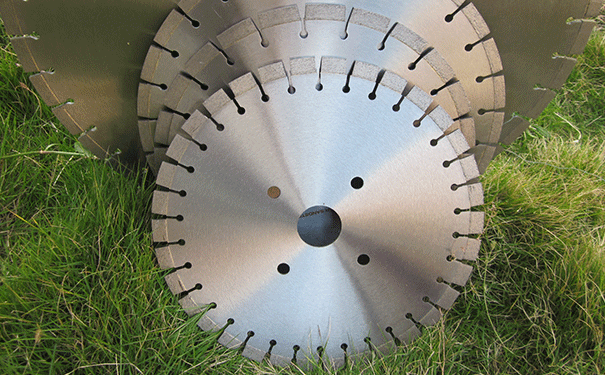 隨金剛石鋸片行業發展石材切割片那么多到底選擇誰？