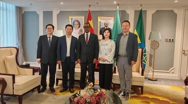 埃中商務(wù)論壇聚焦埃中經(jīng)貿(mào)發(fā)展與投資機遇,湖北昌利公司受邀參加埃中商務(wù)論壇! 埃中商務(wù)論壇聚焦埃中經(jīng)貿(mào)發(fā)展與投資機遇,湖北昌利公司受邀參加埃中商務(wù)論壇!