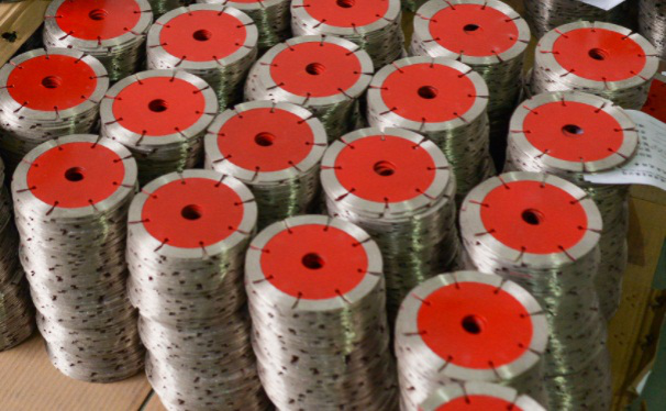 金剛石小鋸片加工操作中應(yīng)注意的問題！